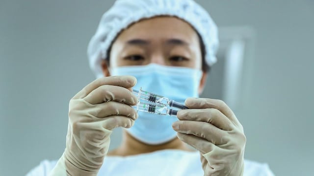 Carla Vizzotti afirmó que China autorizó el envío de otro millón de dosis de la vacuna de Sinopharm (AP).