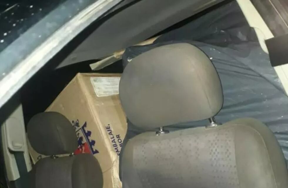 San Vicente: intentaron huir en un auto cargado con 750 gruesas de cigarrillos