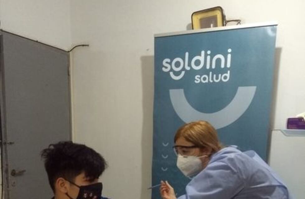 Soldini comenzó a vacunar a los adolescentes