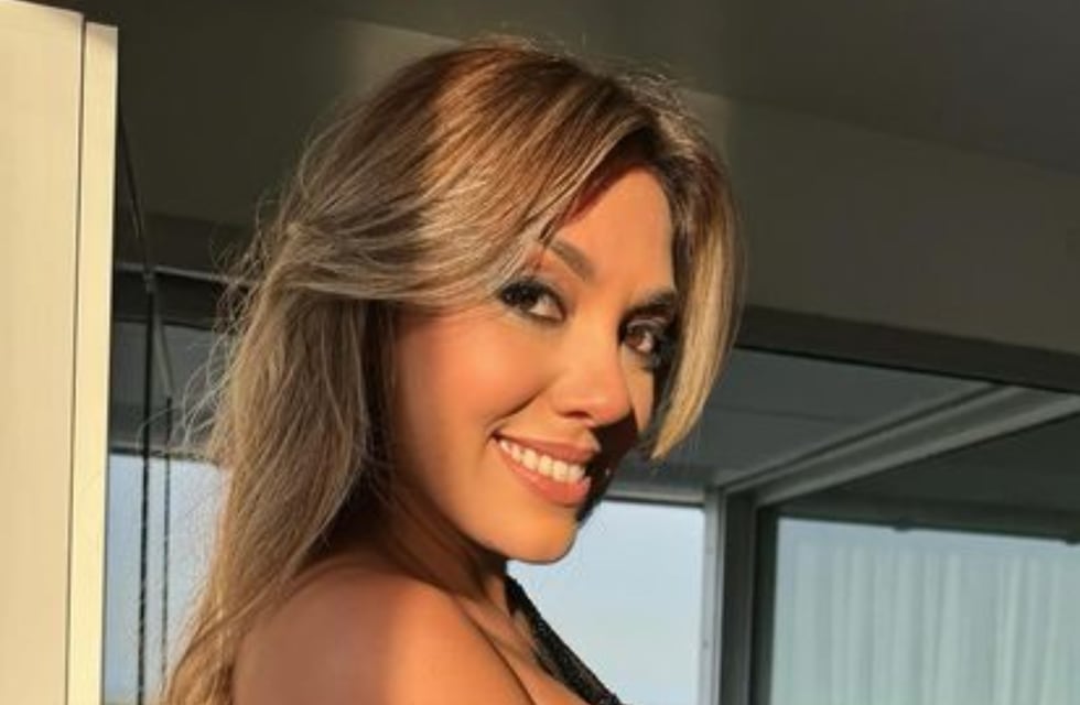 Floppy Tesouro anticipó el verano y presumió su espectacular figura con una microbikini negra