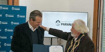 Bahl entregó un reconocimiento al músico Orlando Vera Cruz