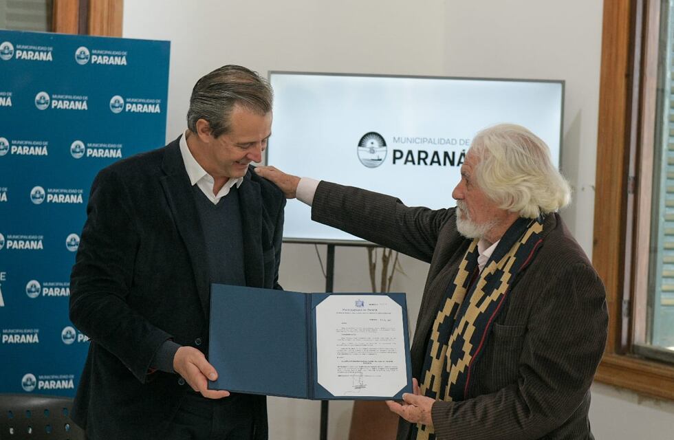 El intendente entregó un reconocimiento al músico Orlando Vera Cruz