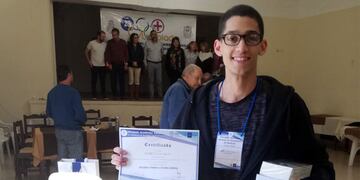 Víctor Núñez se recibirá de médico a los 23 años.