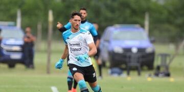 Juan Strumia debutará el domingo en el arco Pirata. (Prensa Belgrano)