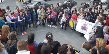 Manifestantes se congregaron en el Patio Olmos y exigieron justicia.