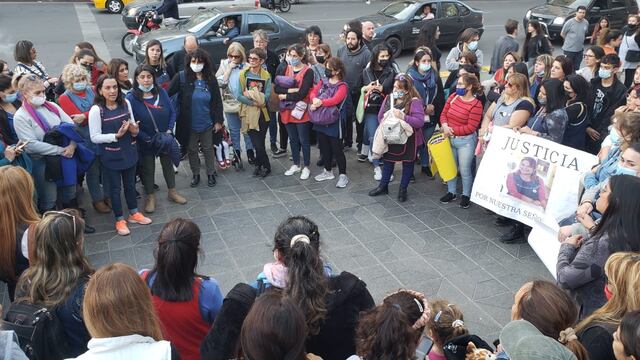 Manifestantes se congregaron en el Patio Olmos y exigieron justicia.