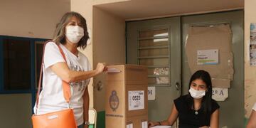 Elecciones 2021: Claudia Gauto votó en Posadas y manifestó que “Lo bueno y destacable es que la votación es ágil”.