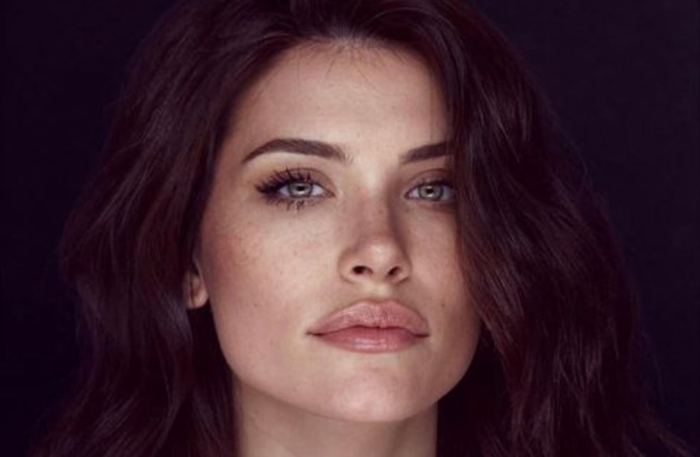 Desde Las Vegas, Eva De Dominici presumió sus curvas con un vestido cut out