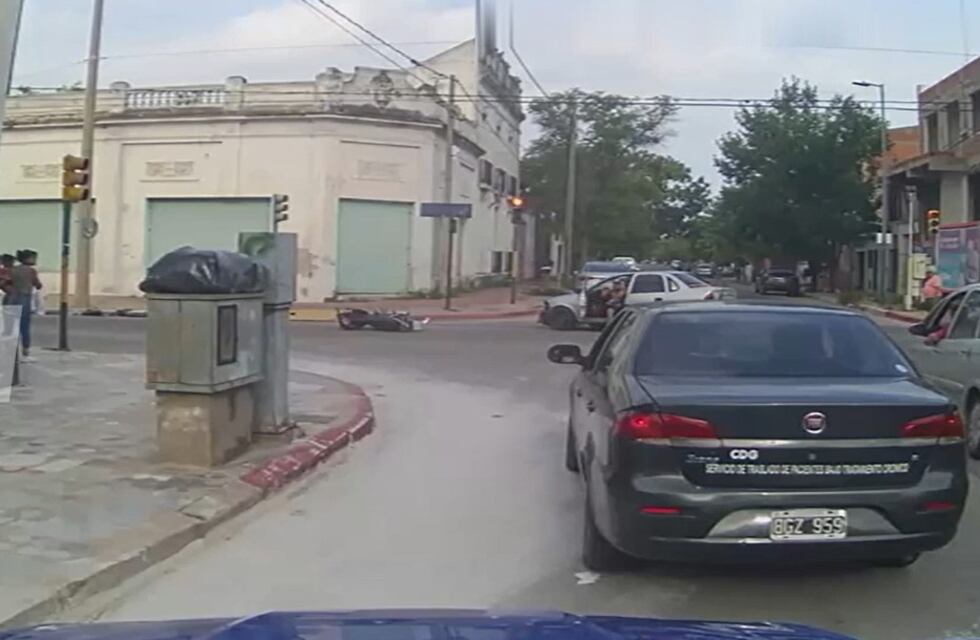 Evadieron un control policial en Córdoba y chocaron: un muerto, un detenido y dos fugados