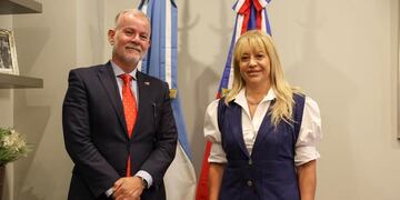 Tucumán y Chile unidos por la educación: El Cónsul General se compromete con la Escuela Gabriela Mistral.