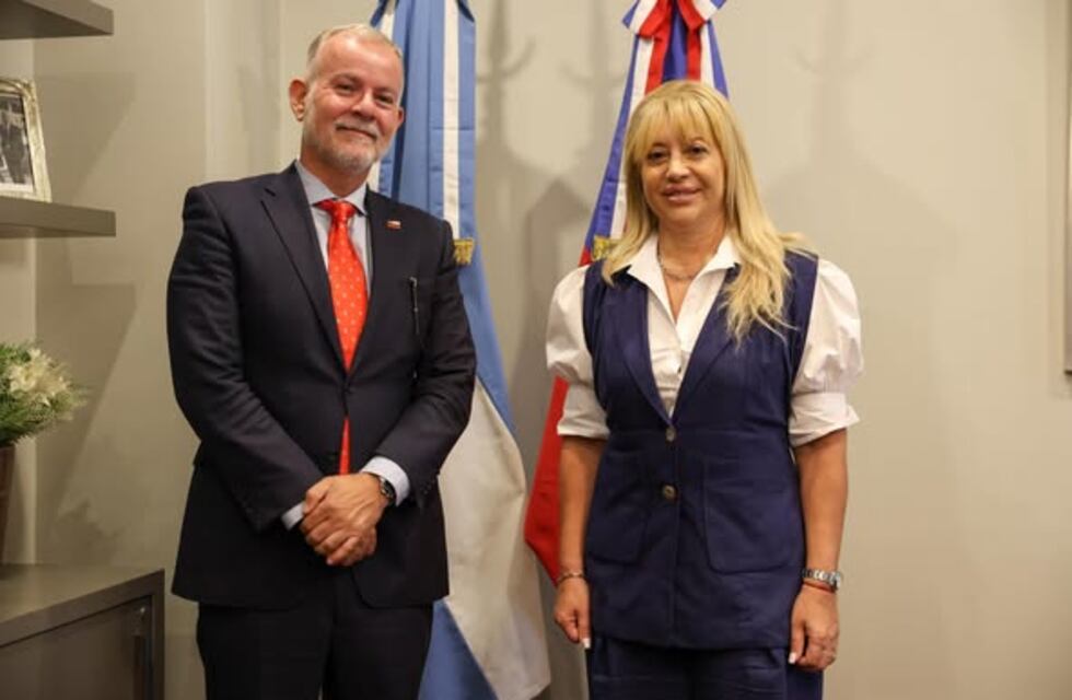 Rossana Chala se reunió con Cónsul General de Chile para fortalecer la cooperación educativa
