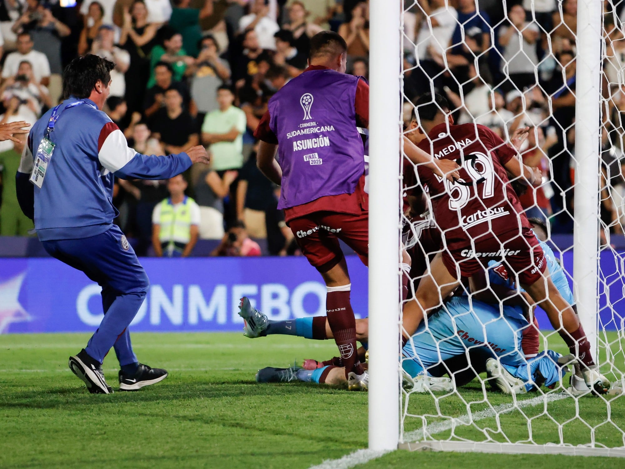 Copa Sudamericana. Los festejos del Lanús campeón. (Clarín)