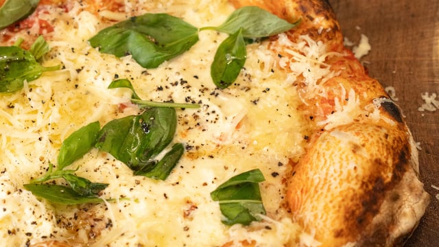 Un restaurante de Córdoba hace las mejores pizzas napoletanas y a la piedra, según una competencia local.