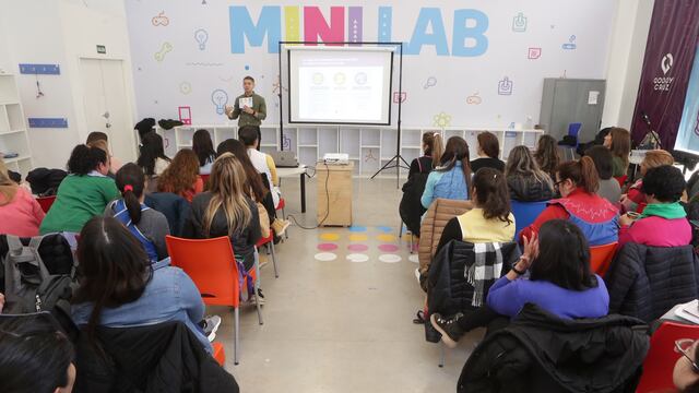 La jornada de Juegos del cerebro para maestras del Nivel Inicial estuvo a cargo por el profesor Alejandro Ganimian.