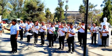 El conjunto 25 de Mayo cumplió 35 años en la misma fecha que le dio su nombre.