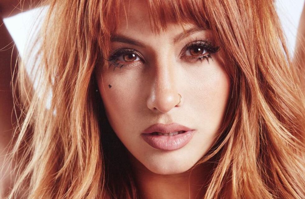 Flor Vigna deslumbró en las redes sociales con una microbikini naranja