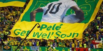 Homenaje a Pelé en el partido de Brasil contra Camerún