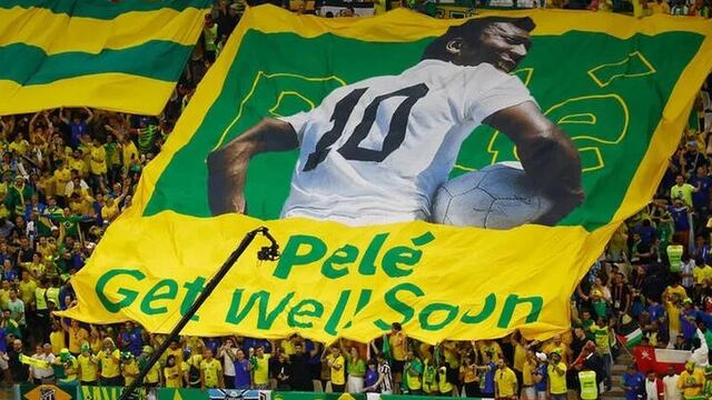 Homenaje a Pelé en el partido de Brasil contra Camerún