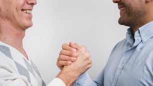 El 19 de noviembre se celebra el Día Internacional del Hombre, una fecha que busca promover la salud masculina, visibilizar su papel en la sociedad y fomentar la igualdad de género.