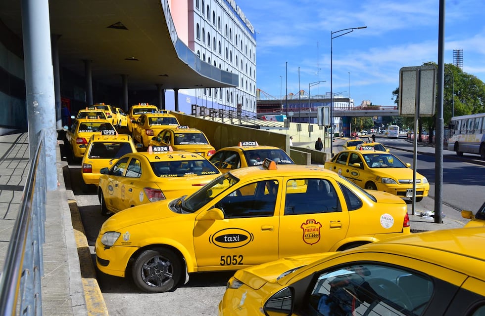 Aumento en la tarifa de taxis y remises de Córdoba: a cuánto se fue la bajada de bandera