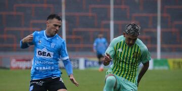 Santiago Rinaudo no puede en la marca. Un reflejo de Racing, derrotado en Mar del Plata (Prensa Aldosivi)