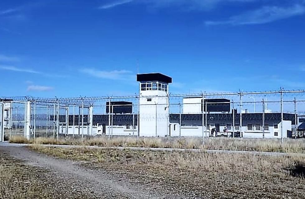 Un procesado tenía salida transitoria, cuando tenía que regresar al Penitenciario se fue al boliche en Chubut