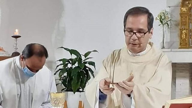 El padre Mario volvió a su actividad. Foto: Luis Tortolo