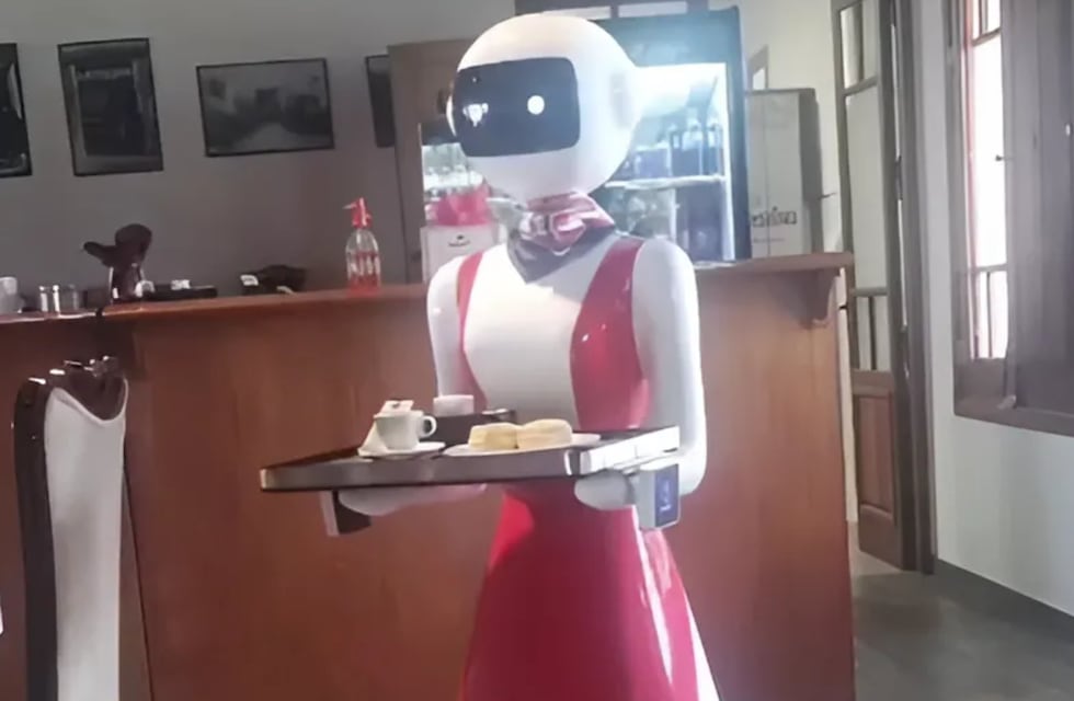 Córdoba: un reconocido hotel incorporó un robot en atención al cliente
