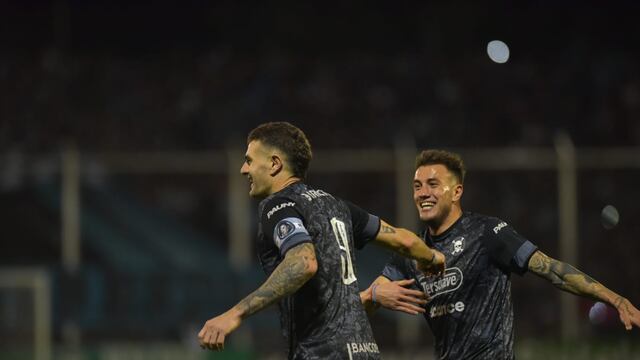 Triunfazo de Belgrano, por un Pablo Vegetti infalible y para el 2-1 sobre Almagro (Facundo Luque / La Voz).