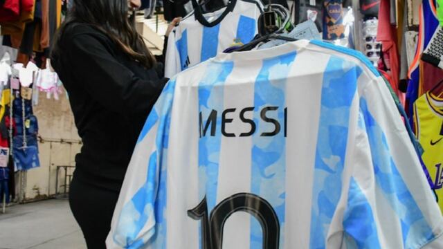 La camiseta de la Selección Argentina es muy difícil conseguirla en San Juan y los costos superan los $20.000