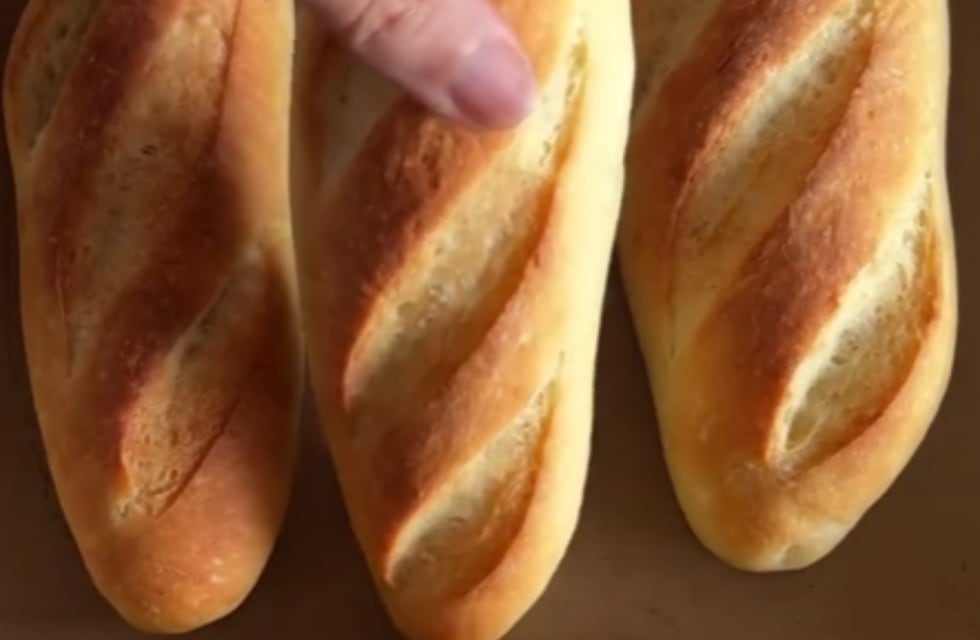 Cómo hacer pan casero mejor que el de la panadería: receta súper fácil con solo 4 ingredientes