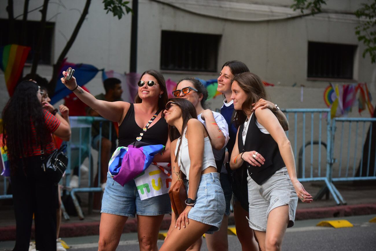 Marcha del Orgullo por las calles de Córdoba.  (Nicolás Bravo / La Voz)