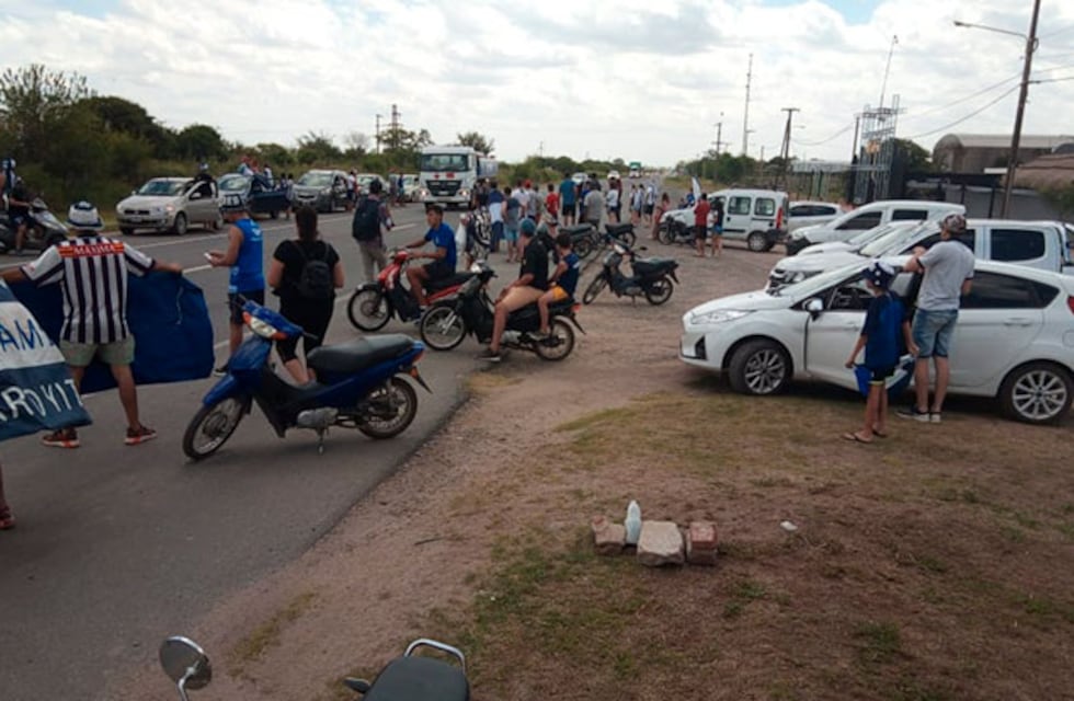 La T pasó por Arroyito y los hinchas estuvieron presentes