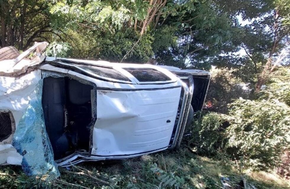 Las impactantes imágenes de un vuelco fatal en La Carolina
