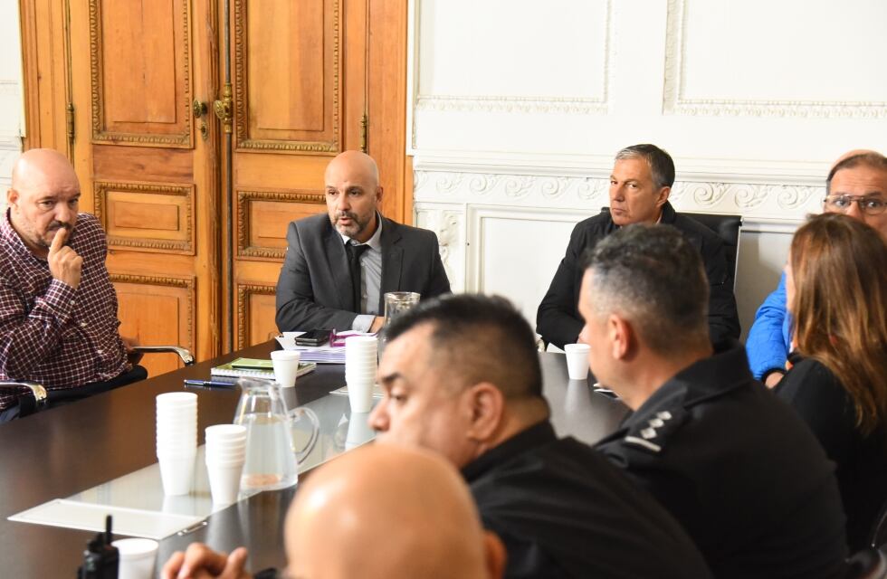 La provincia presentó a los gremios docentes un “plan de patrullaje” para escuelas de Rosario