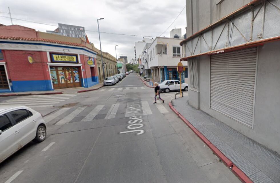 Inseguridad en Córdoba: impidió un robo con una patada voladora a un motochorro