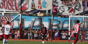 "El Loco" Carranza, un paredón para Deportivo Maipú. Figura en el empate de Instituto (Prensa Instituto).