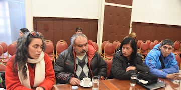 Daniela Jaled y Marcelo Cabero encabezaron el grupo de dirigentes de la Mesa Nacional de Barrios Populares que concurrió a la Legislatura de Jujuy.