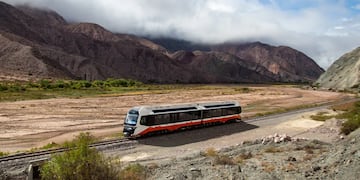 Desde esta misma semana el Tren Solar de la Quebrada, en Jujuy, ofrece dos nuevas experiencias turísticas guiadas, que transforman el recorrido tradicional en una propuesta inmersiva y planificada.