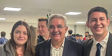 Jalil agradeció la calidez del grupo y el compromiso de los jóvenes, a quienes reconoció por formarse para aportar a la construcción de una Argentina más justa y con mayor integración territorial.