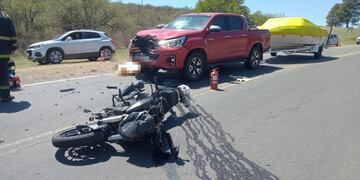 Falleció un motociclista tras impactar contra una camioneta.