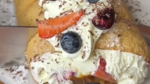 Cómo hacer un arrollado dulce sin pionono para estas Fiestas: la receta fácil y económica con solo 6 ingredientes