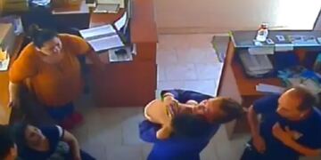 Bomberos de Neuquén le salvaron la vida a un bebé que no podía respirar.