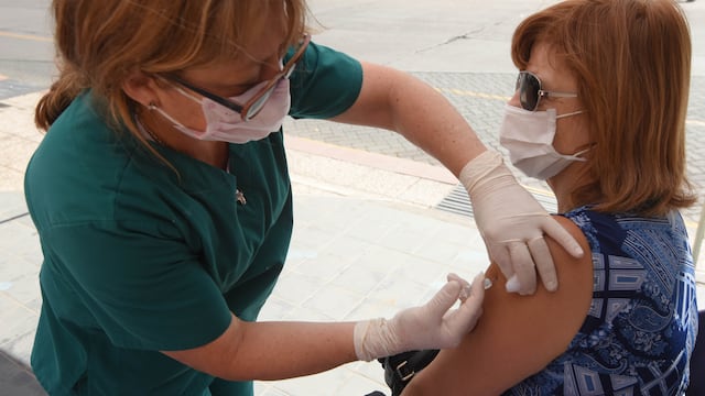 Para optimizar la campaña de vacunación en Mendoza, por día se darán más turnos.