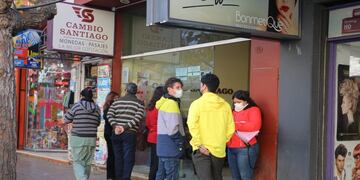 Este martes las casas de cambio en San Juan registraron una mayor demanda que en los últimos días.