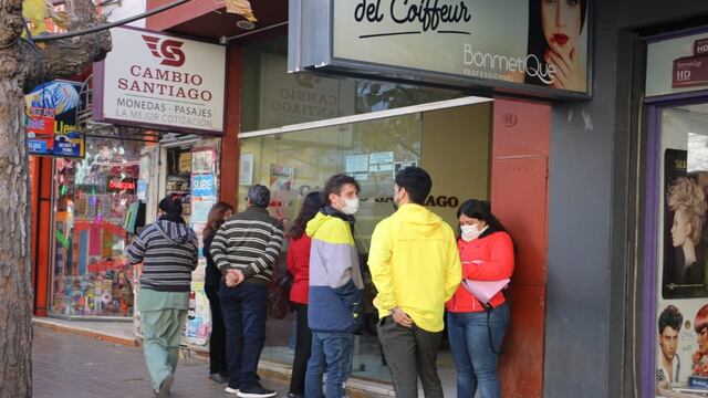 Este martes las casas de cambio en San Juan registraron una mayor demanda que en los últimos días.