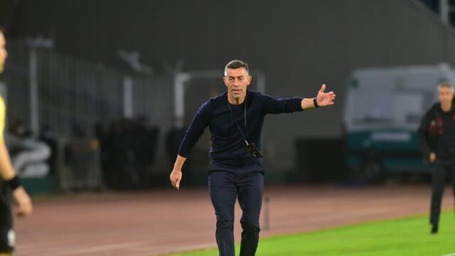 Pedro Caixinha apunta a no quedar último en el torneo doméstico. Debe ganarle a Sarmiento y esperar otros resultados  (Facundo Luque / La Voz).