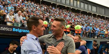 Guillermo Farré y Walter Ribonetto, los técnicos de Belgrano y Talleres. Sus equipos no logran terminar los partidos con su arco en cero (La Voz)