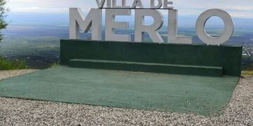 Cartel baleado. Villa de Merlo.