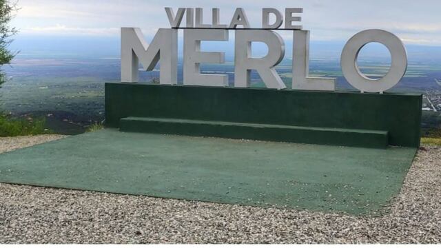 Cartel baleado. Villa de Merlo.